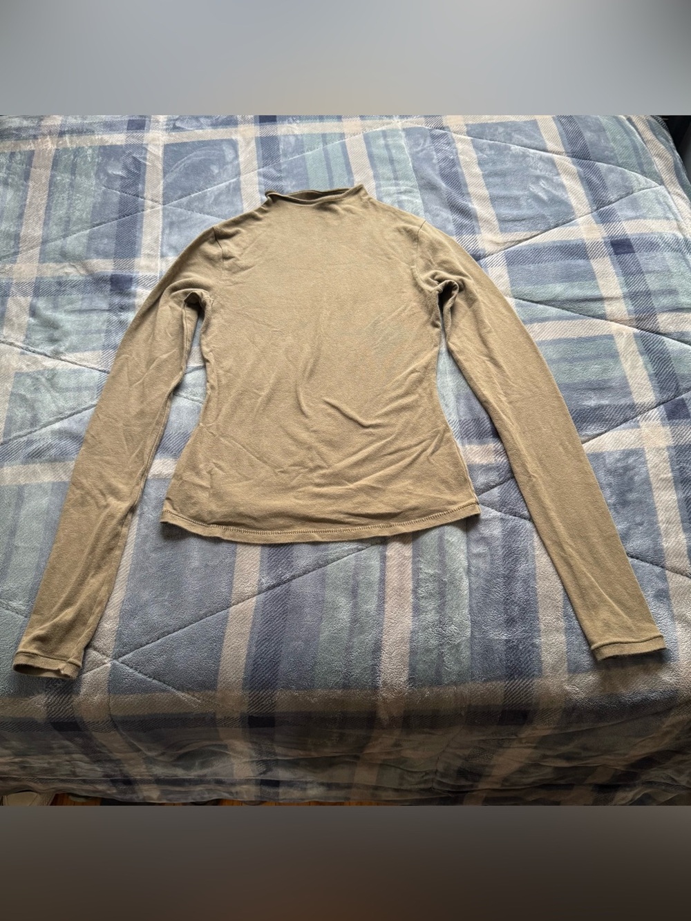 Skims Cotton Turtleneck Top
Color: Army